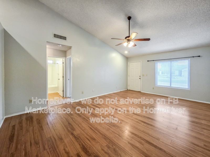 9230 W Hollywood Ave - Photo 3 of 21