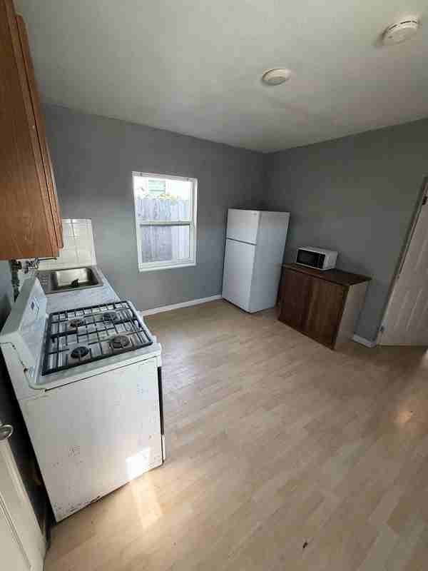 224 Park Ave - Photo 3 of 6