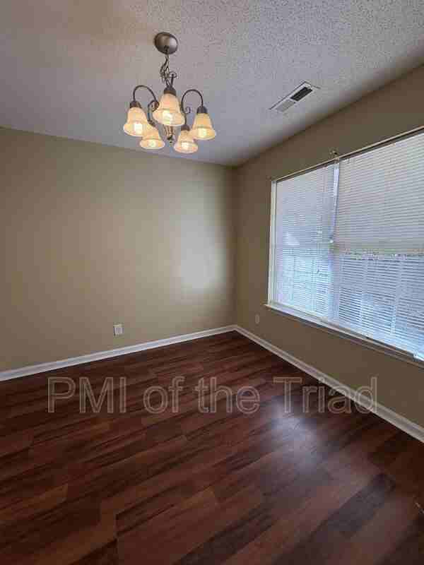 152 Drewsbury Dr - Photo 3 of 27