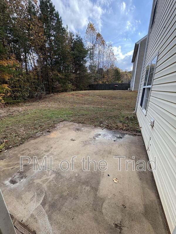 152 Drewsbury Dr - Photo 6 of 19
