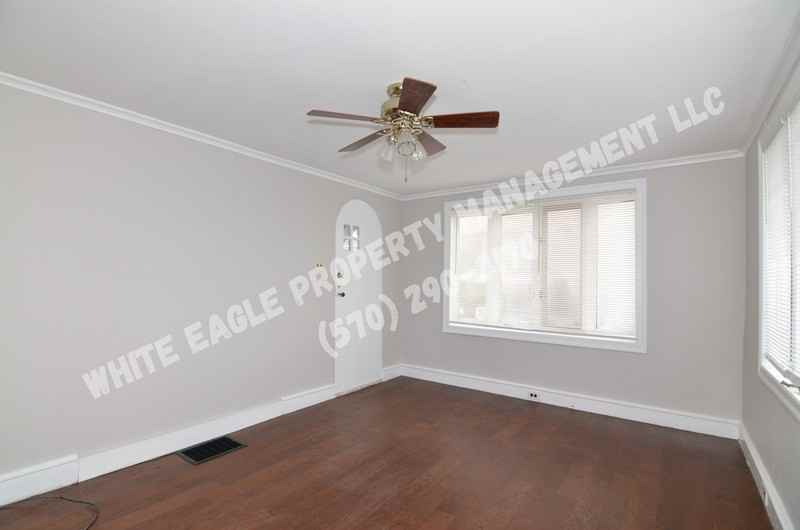 319 Front St - Photo 3 of 18