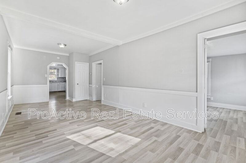 1217 Hull St - Photo 4 of 15