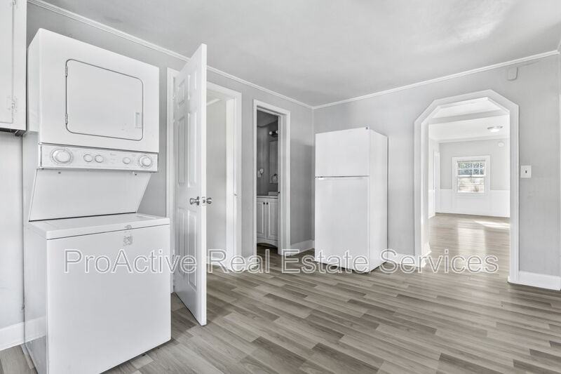 1217 Hull St - Photo 5 of 15