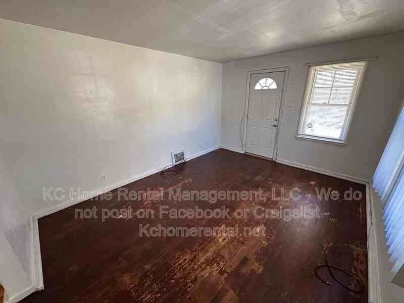 2115 N 40th St - Photo 4 of 32