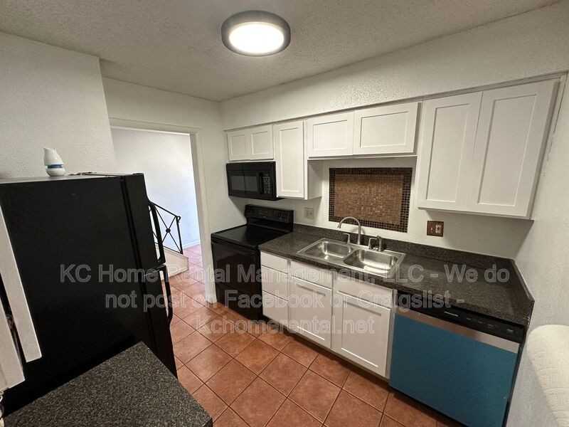 1708 E 97th St - Photo 4 of 32