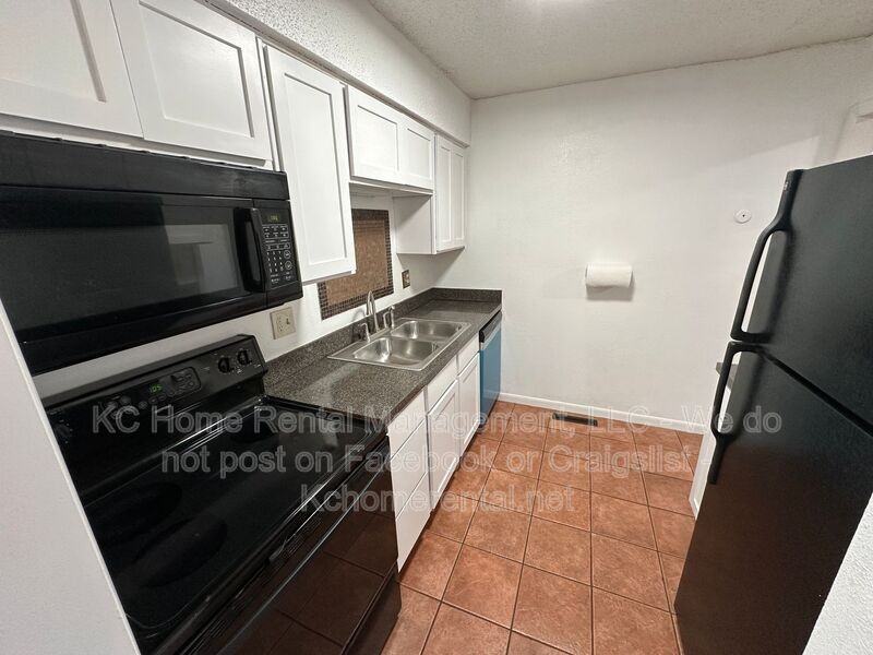 1708 E 97th St - Photo 6 of 32