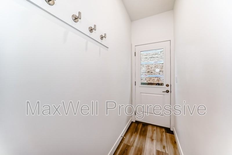 6411 93 St Nw #BS - Photo 4 of 23