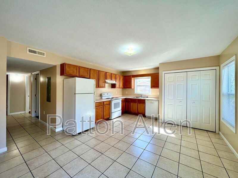 8 Zell Ln #C - Photo 3 of 22