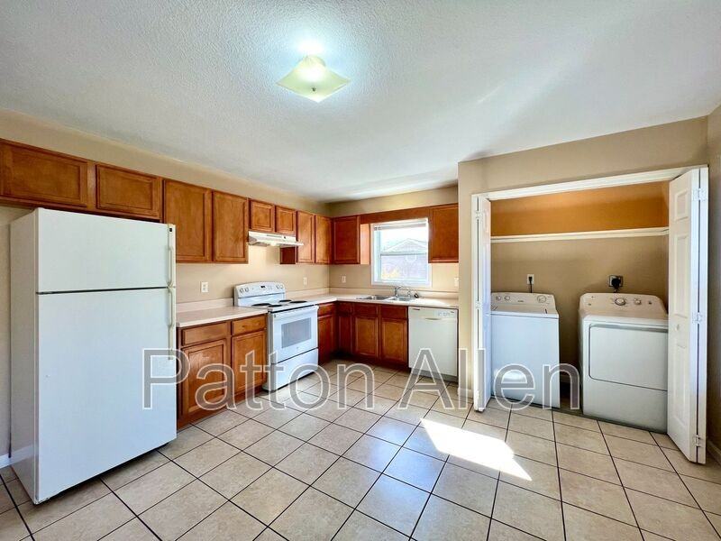 8 Zell Ln #C - Photo 5 of 22