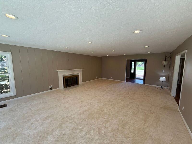 4135 Rivercrest Dr N - Photo 3 of 50