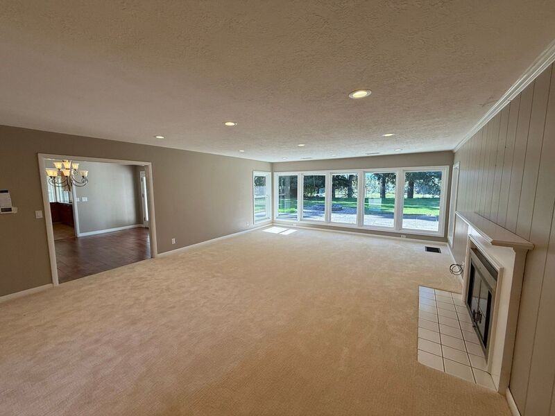 4135 Rivercrest Dr N - Photo 5 of 50