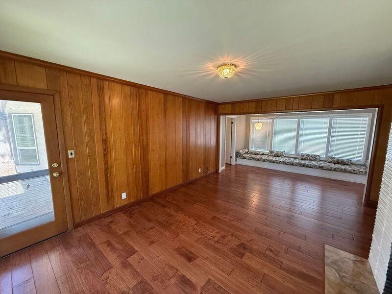 4135 Rivercrest Dr N - Photo 7 of 50