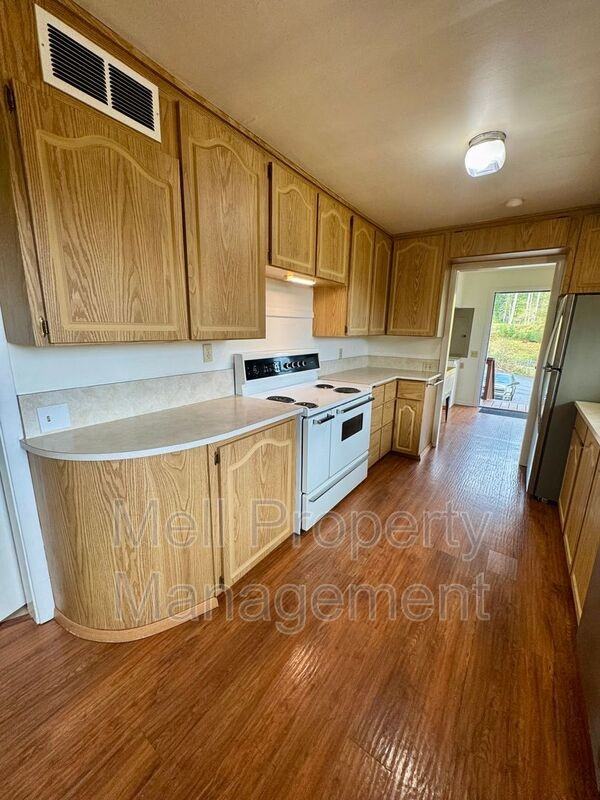 2492 E Pickering Rd - Photo 3 of 21