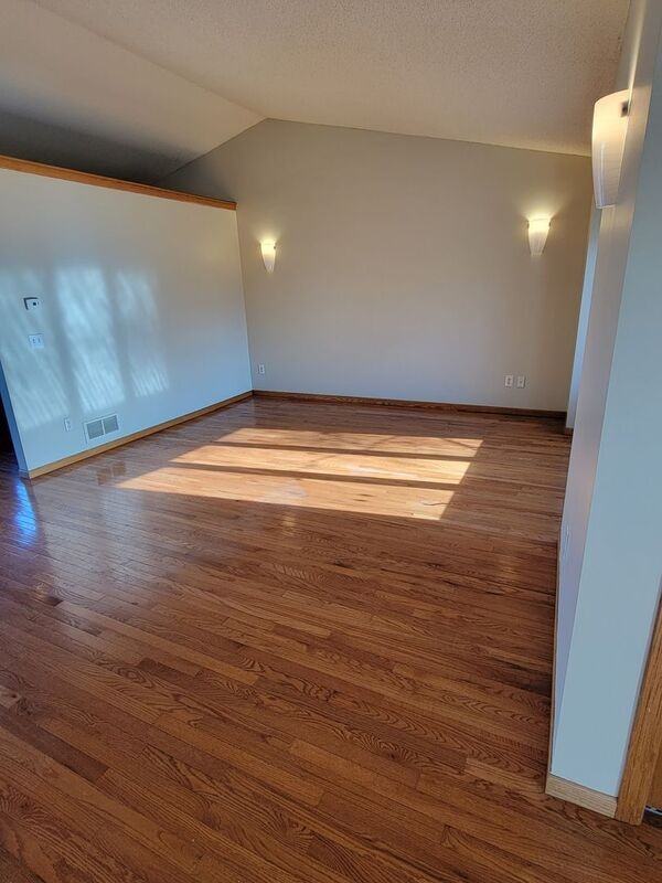 5041 Mitchell Rd - Photo 3 of 19