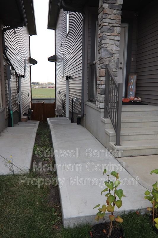 18224 94 St Nw - Photo 2 of 12