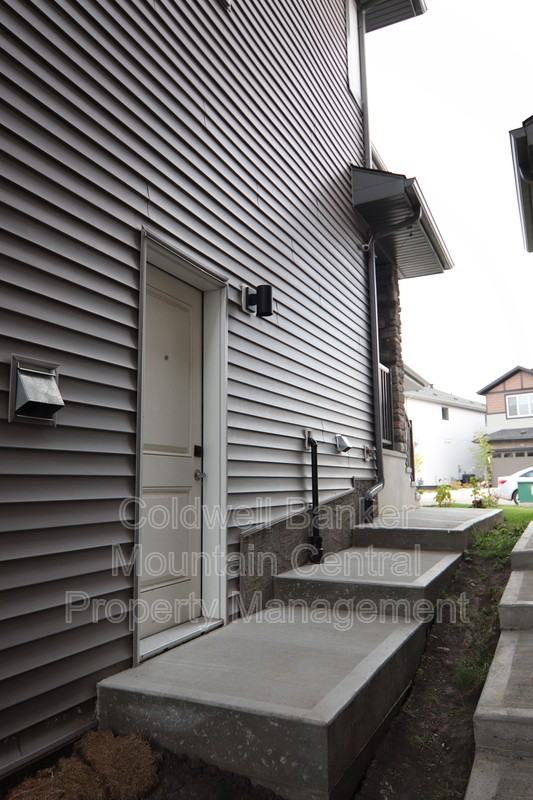 18224 94 St Nw - Photo 3 of 12