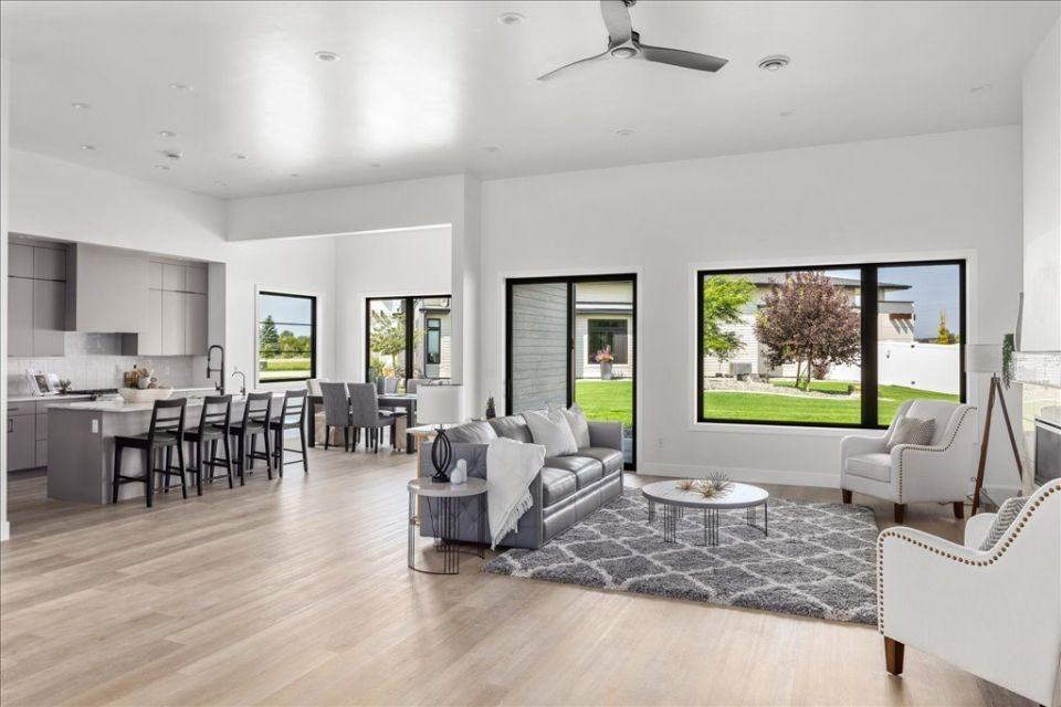 1326 Muirfield Pl - Photo 2 of 10