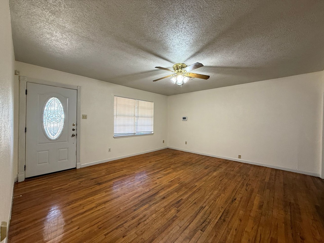 708 Houston St - Photo 2 of 10