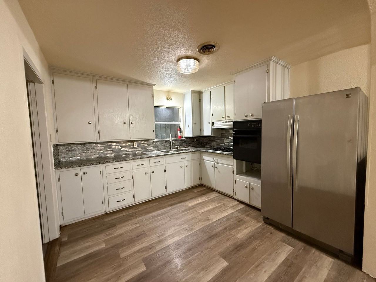 708 Houston St - Photo 3 of 10
