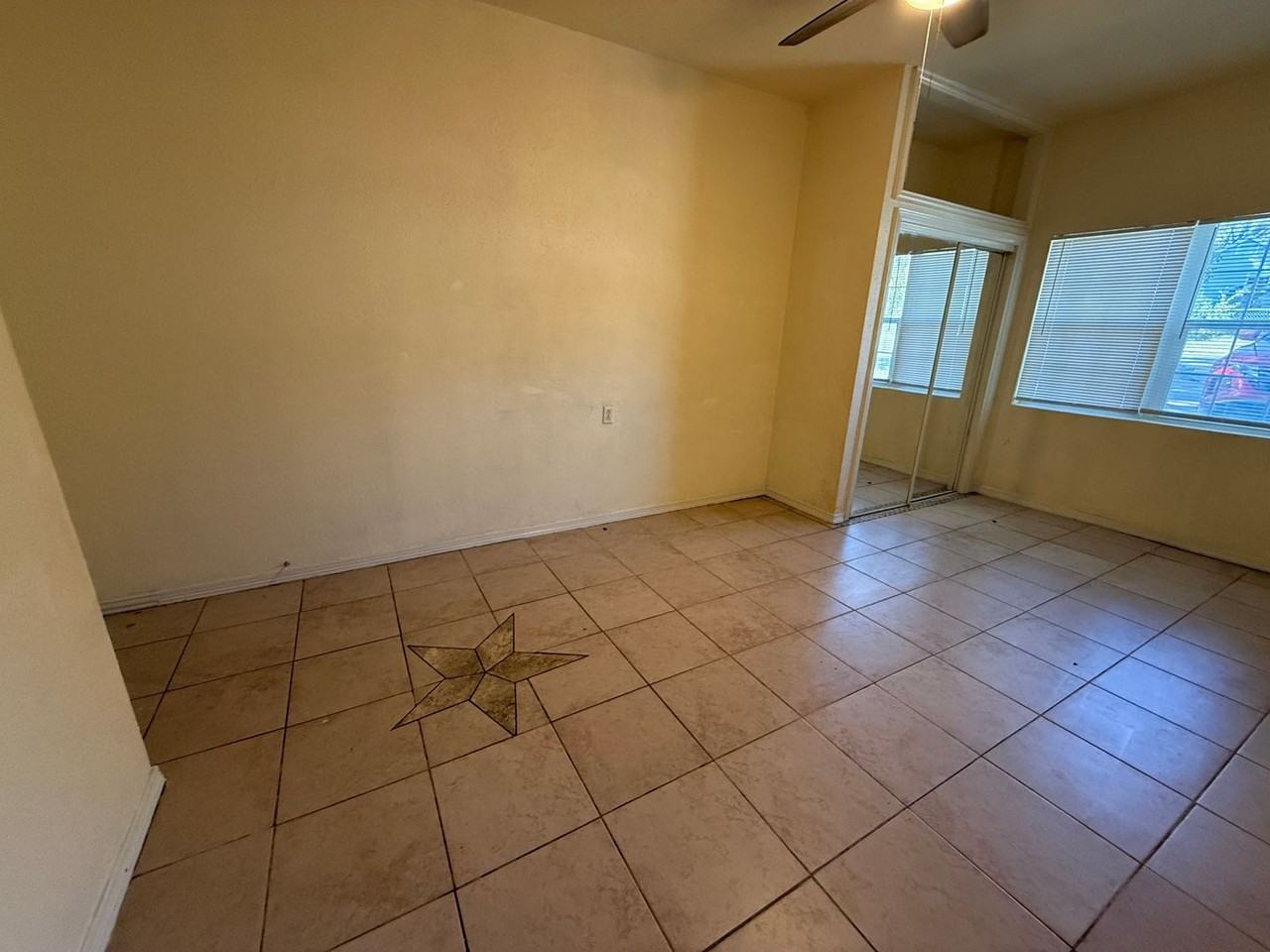 708 Houston St - Photo 4 of 10
