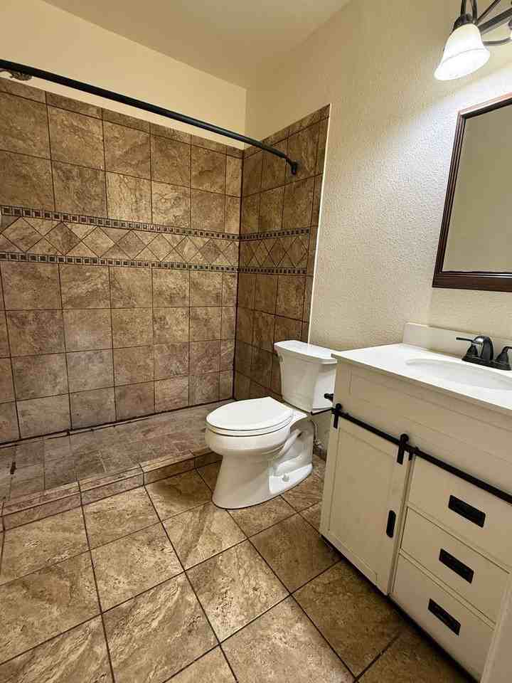 708 Houston St - Photo 5 of 10