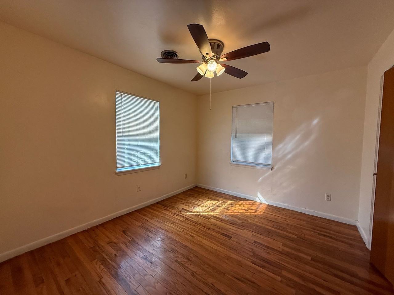 708 Houston St - Photo 6 of 10