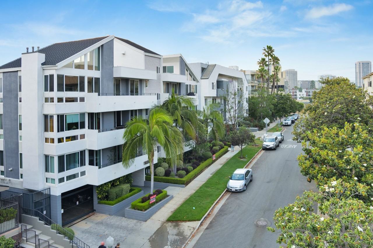 Holmby Street Luxury Investments LLC - Photo 3 of 8