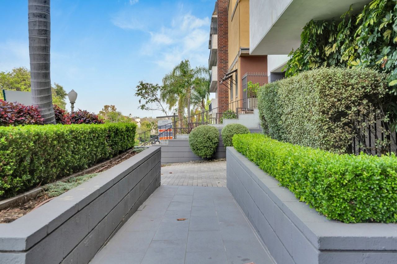 Holmby Street Luxury Investments LLC - Photo 5 of 8