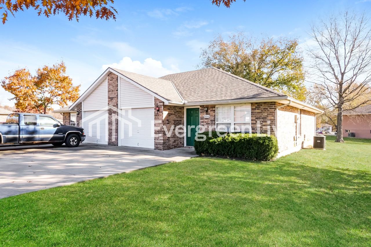 806 Johnson Cir - Photo 3 of 16