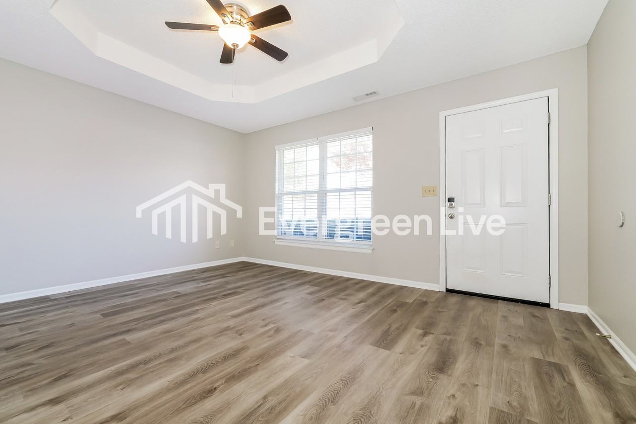 806 Johnson Cir - Photo 4 of 16