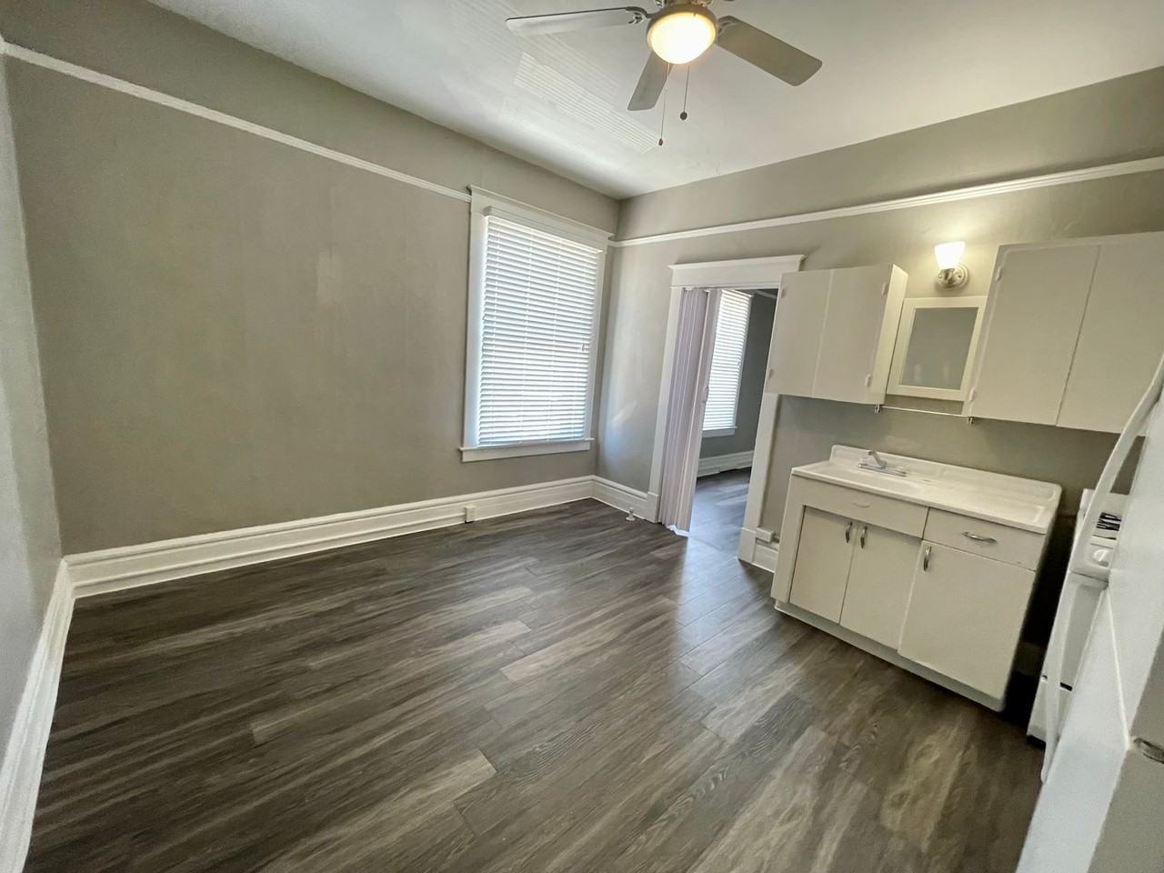 Grand Coulee Building - Photo 2 of 13