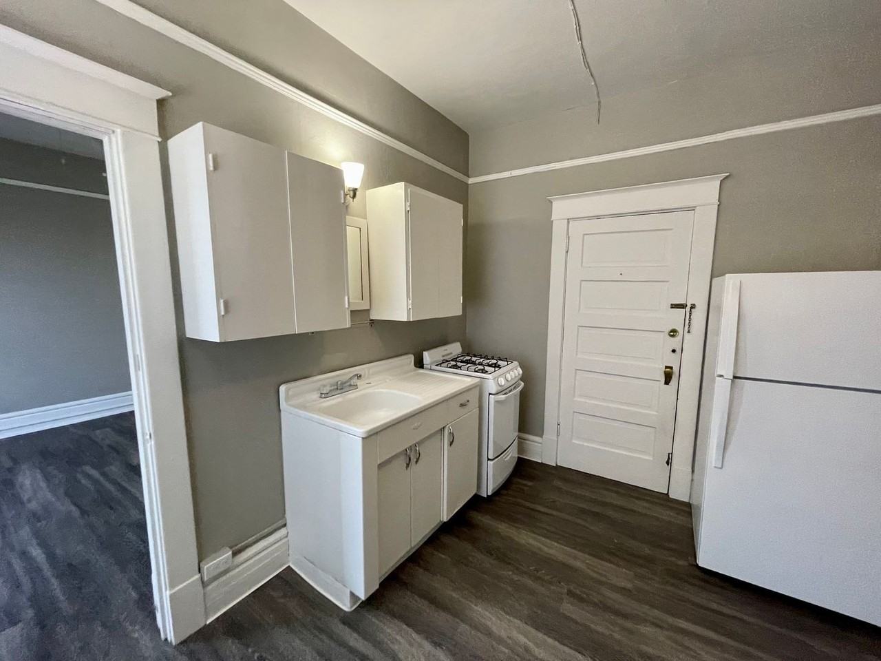 Grand Coulee Building - Photo 3 of 13