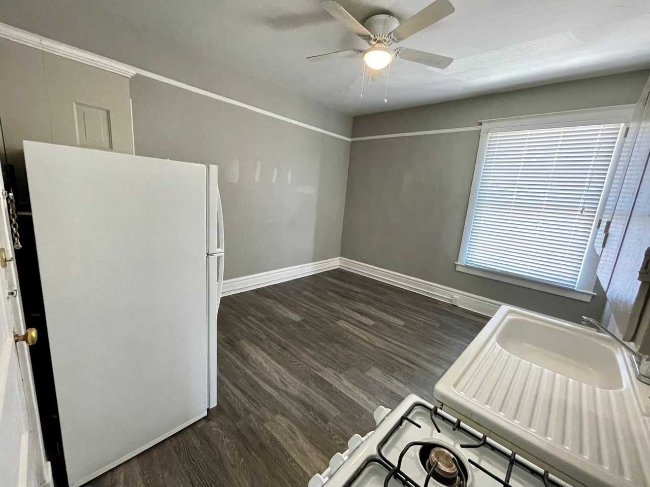 Grand Coulee Building - Photo 4 of 13