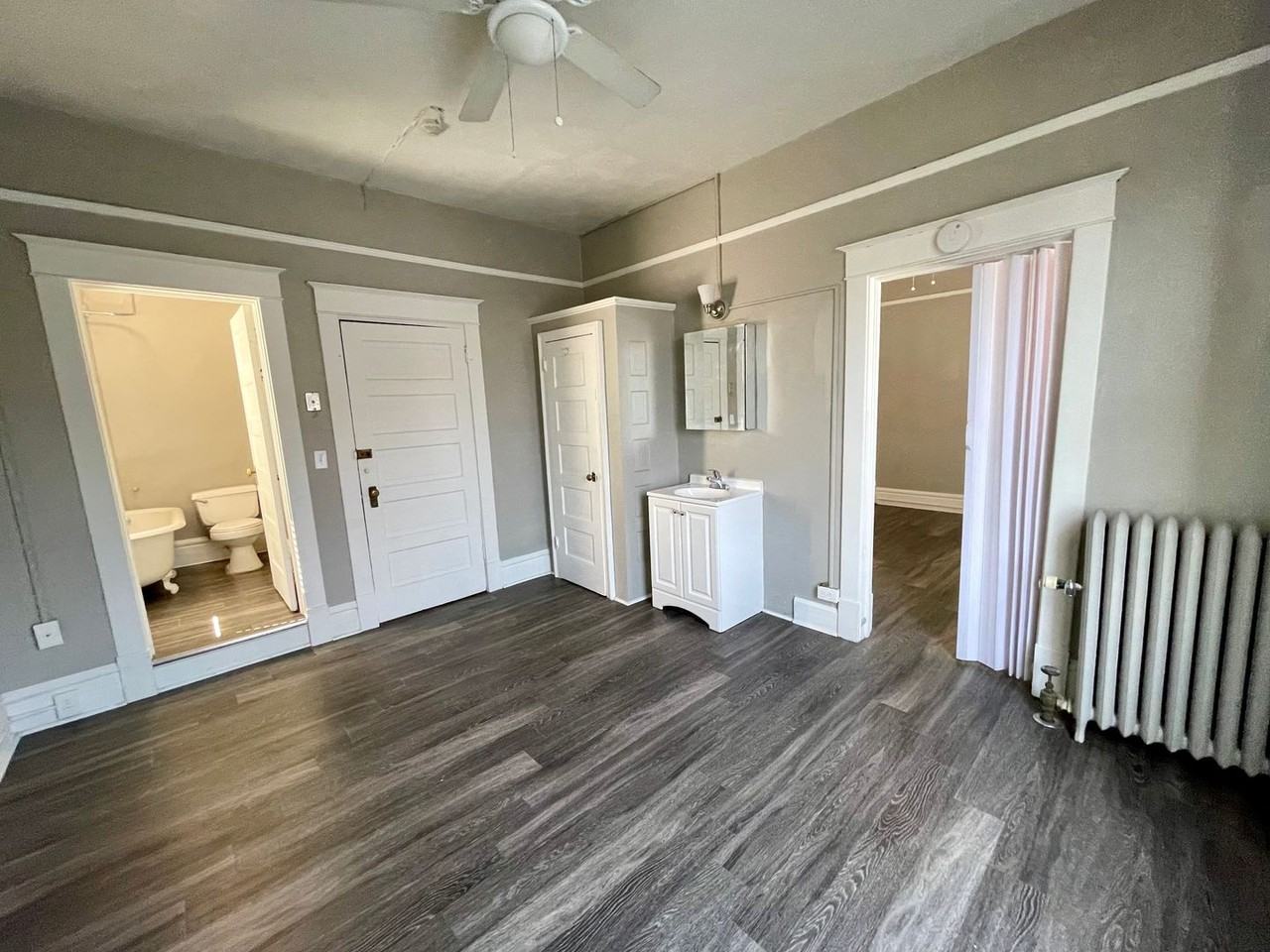 Grand Coulee Building - Photo 5 of 13