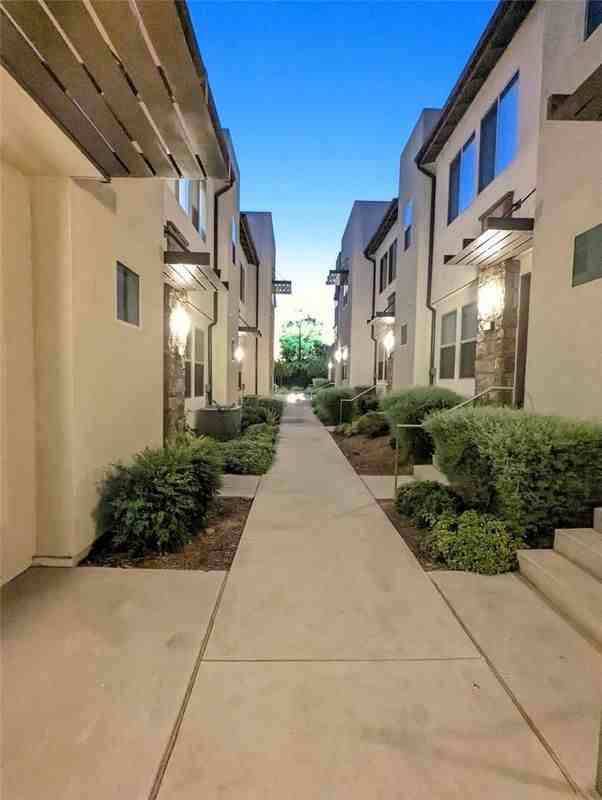 19537 Astor Pl - Photo 2 of 9