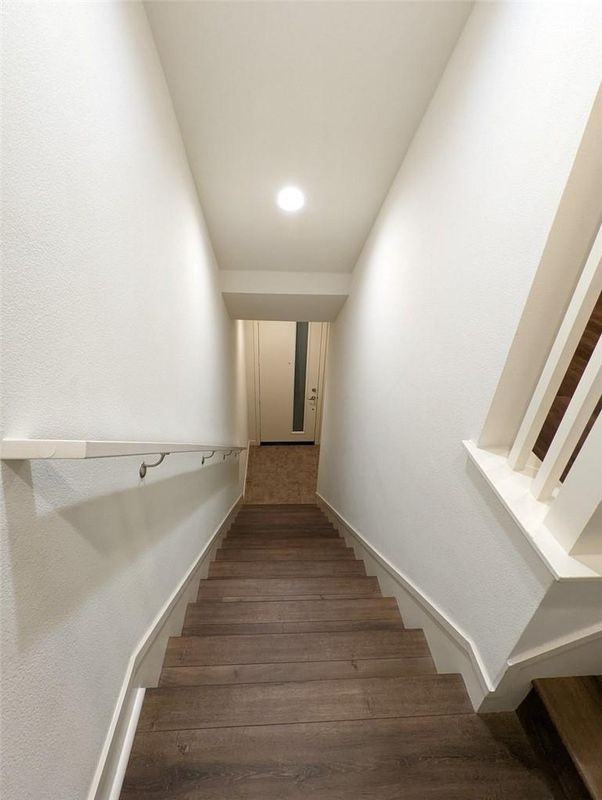 19537 Astor Pl - Photo 3 of 9