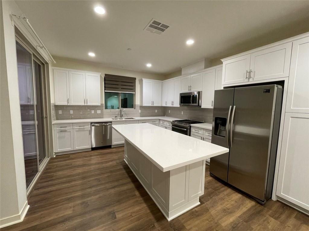 19537 Astor Pl - Photo 5 of 9