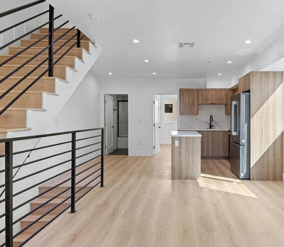 3209 West 18th Street - Photo 4 of 11