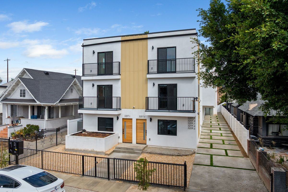 3209 West 18th Street - Photo 6 of 11