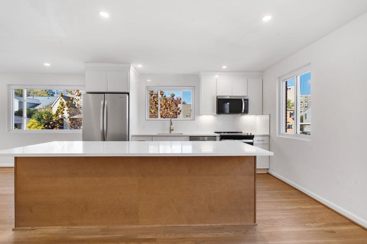 618 19th St S ##2 - Photo 3 of 12