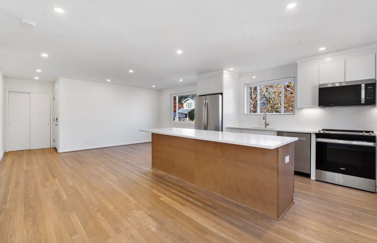 618 19th St S ##2 - Photo 4 of 12