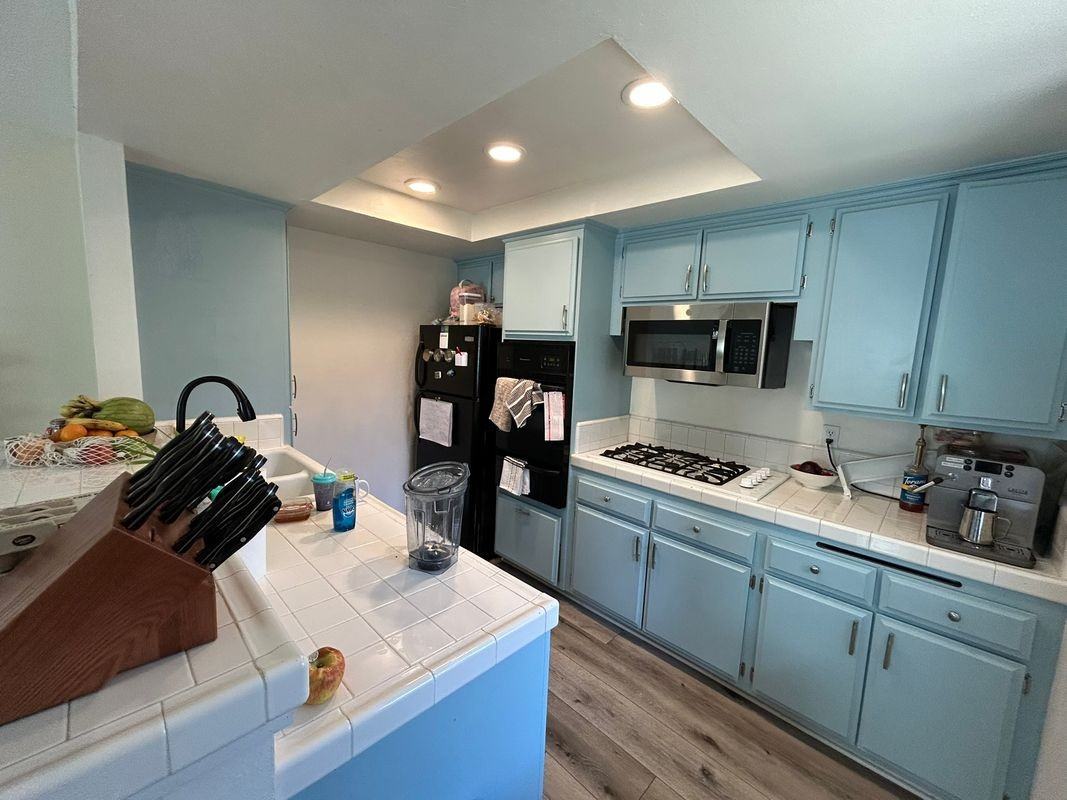 2305 Rockefeller Ln - Photo 2 of 5