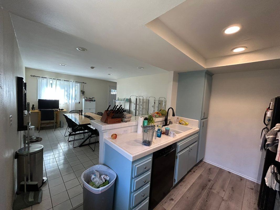 2305 Rockefeller Ln - Photo 4 of 5