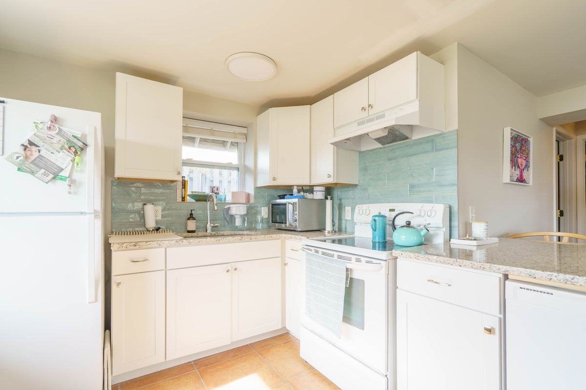 223 S Fletcher Ave - Photo 4 of 18