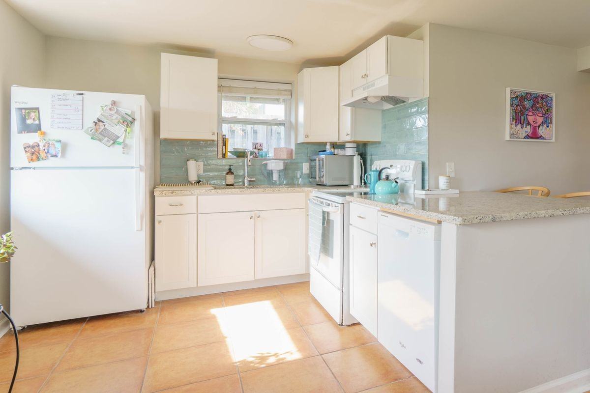 223 S Fletcher Ave - Photo 5 of 18