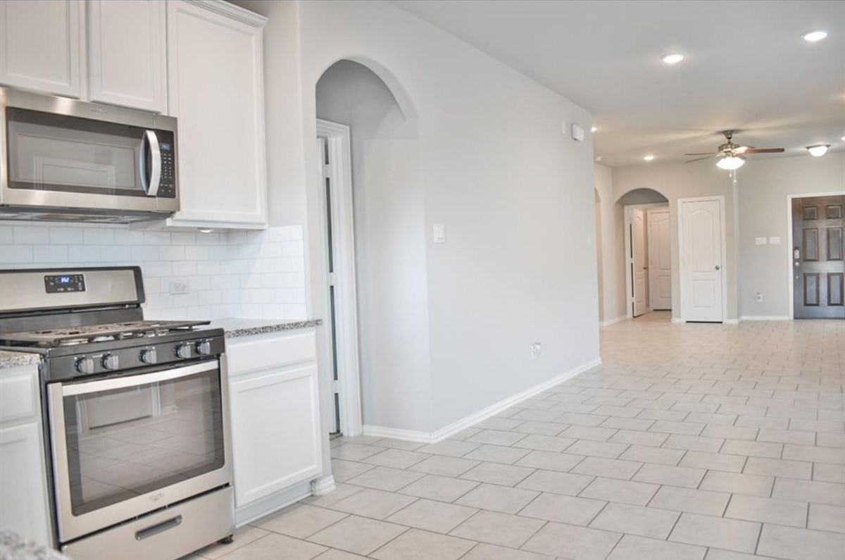 31619 Heguy Pass - Photo 2 of 10