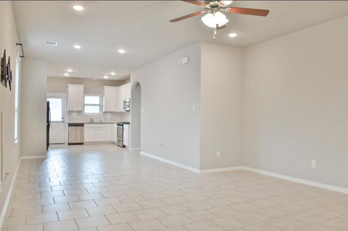 31619 Heguy Pass - Photo 4 of 10