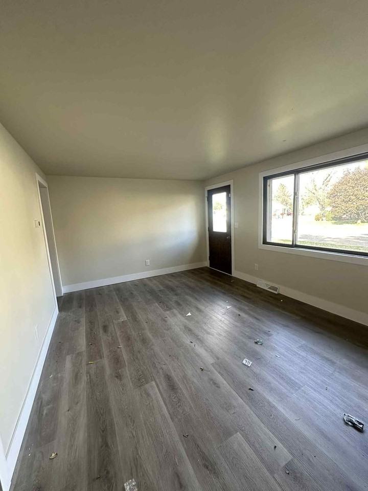 2312 Washington St - Photo 3 of 6