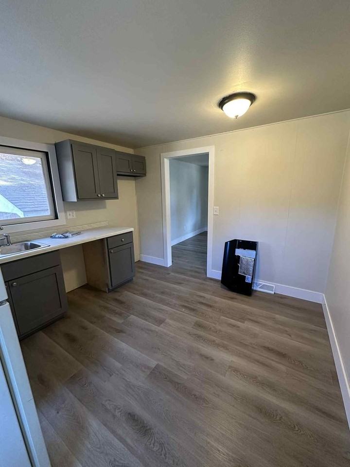 1612 52nd St S - Photo 3 of 5