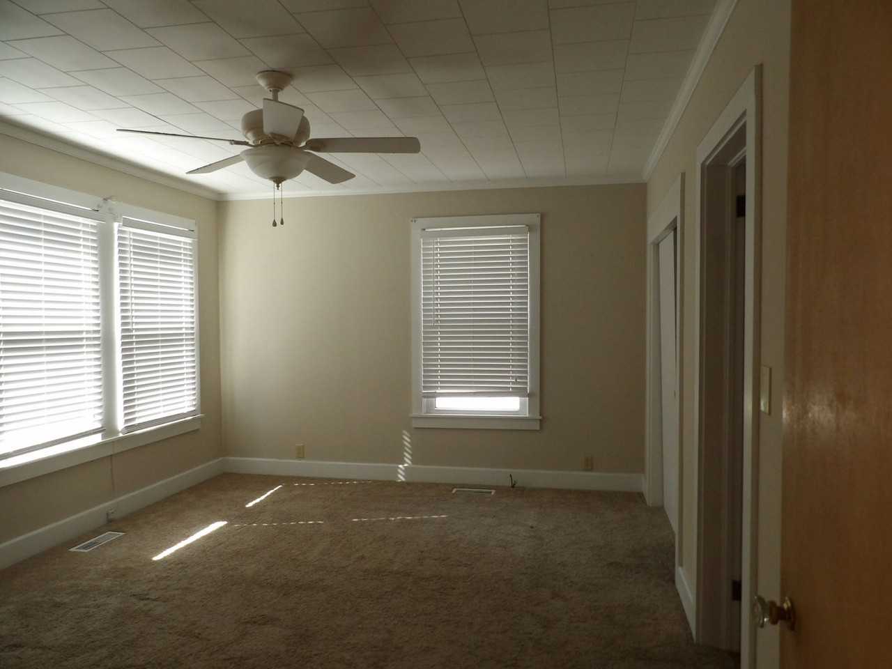 808 Crawford Street - Photo 4 of 10